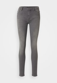 Pantalones ajustados en denim gris, con una cintura alta, cierre de cremallera y bolsillos frontales. La tela tiene una textura sutil y un ligero desgaste.
