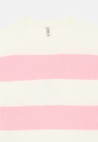 Casaco de malha com decote redondo, apresentando riscas alternadas em rosa e branco. Tecido canelado texturizado e corte padrão.