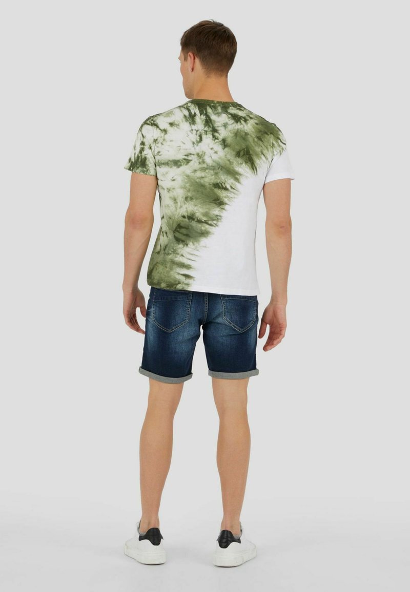 Herren T-Shirts basic | Conbipel WITH TIE DYE EFFECT T-Shirt print verde militare/oliv - ZT65207 Herren T-Shirts basic | Conbipel WITH TIE DYE EFFECT T-Shirt print verde militare/oliv - ZT65207