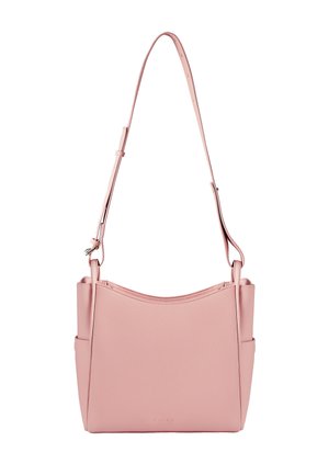 Růžová kožená kabelka přes rameno s zakřiveným vrcholem, nastavitelným popruhem a bočními kapsami. Hladký povrch, minimalistický design, jemný detail loga.