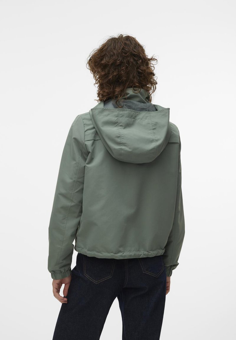 Vero Moda VMZOA SS23 - Leichte Jacke - laurel wreth/grün - Zalando.de 