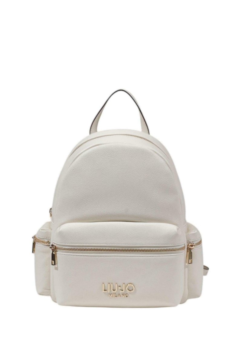 Zaino in pelle bianca con design curvo, due tasche frontali con zip e manico superiore. Accenti in hardware dorato e logo del marchio impresso.