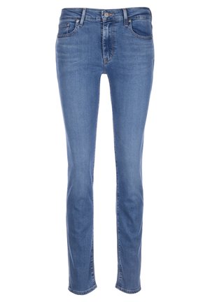 Jean en denim bleu coupe slim avec un design classique à cinq poches et une fermeture par bouton à la taille, présenté debout sur un fond blanc.