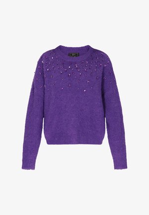 Lila gestrickter Pullover mit lockerer Passform, der aus strukturiertem Stoff besteht und auf der Vorderseite mit kleinen, glänzenden lila Details verziert ist.