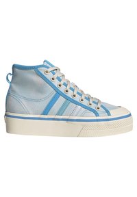 Korkeat tennarit vaaleansinisestä kankaasta, jossa tummansiniset yksityiskohdat, valkoiset raidat ja varustettu teksturoidulla vaaleankreemin kumisella pohjalla. Varustettu pyöreillä nauhoilla ja vetolisalla.