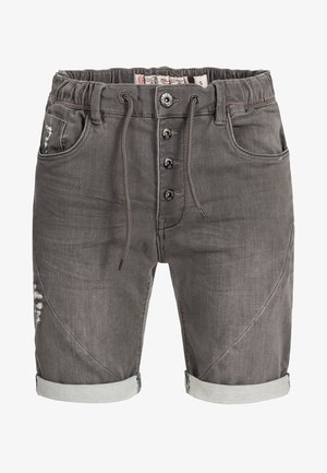 Harmaat farkkushortsit, joissa on nyöri vyötäröllä, viisi nappia sulkemiseen ja kuluneita yksityiskohtia. Ominaisuuksia ovat käänteet ja sivutaskut.