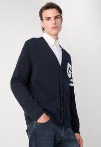 GANT VARSITY CARDIGAN - Cardigan - evening blue