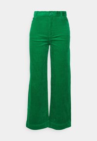 Pantalons en velours côtelé vert à jambes larges, présentant des rayures verticales texturées, une fermeture à bouton à l'avant et des passants de ceinture standard.