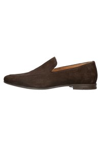 Mocassin en daim brun foncé, au design élégant, avec un bout pointu et des détails de couture minimalistes. Semelle en caoutchouc et doublure intérieure lisse.