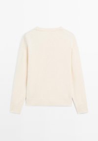 Cremefarbener Pullover mit weicher Textur, klassischem Rundhalsausschnitt, langen Ärmeln und gerippten Abschlüssen an den Ärmeln und dem Saum.
