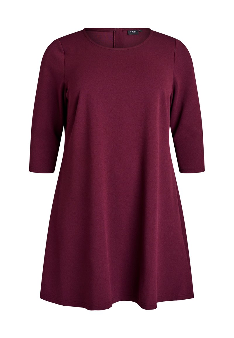 Robe bordeaux mi-longue en tissu doux avec un col rond et des manches trois-quarts. Présente une silhouette légèrement évasée et une fermeture éclair au dos.