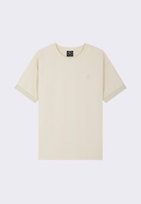 Camiseta de manga corta color beige claro con un patrón texturizado, cuello redondo y un sutil detalle del logo en la parte delantera. Acabado de tela suave.