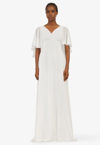 Weißes Kleid mit schwingenden Ärmeln, V-Ausschnitt, gerafftem Oberteil und fließendem Rock, aus leichtem Stoff gefertigt. Glatte Textur, elegantes Design.