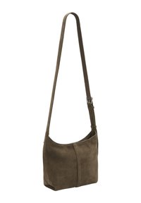 Zielono-oliwkowa zamszowa torba na ramię z jednoramiennym regulowanym paskiem, zaokrąglonym korpusem i kontrastowym przeszyciem wzdłuż przedniej szwu.