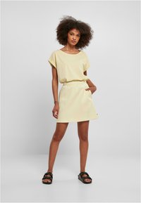 Urban Classics EXTENDED SHOULDER TEE - Jednoduché tričko - softyellow