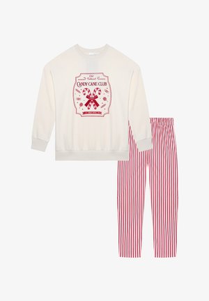 Sudadera de manga larga color crema con diseño gráfico rojo "CANDY CANE CLUB" y pantalones de pijama a rayas rojas y blancas a juego. Tela suave y casual.