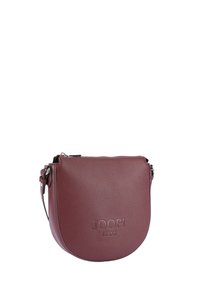 Borsa a tracolla rotonda color bordeaux in similpelle texturizzata, con logo impresso, chiusura con zip superiore e tracolla regolabile.