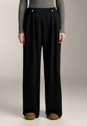 WITH PLEAT WAIST DETAIL - Hlače - black