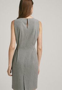 Massimo Dutti Vapaa-ajan mekko - grey