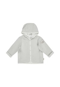 Helle graue Kapuzenjacke mit Druckknöpfen, langen Ärmeln, Seitentaschen und einem gestickten Bärenmotif am linken Arm. Weicher Stoff.