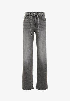 Plačiai pailgintos džinsai iš išblukusio juodo džinsinio audinio su raišteliu juosmenyje. Yra klasikinis penkių kišenių stilius ir švarūs kraštai. Lygus paviršius.