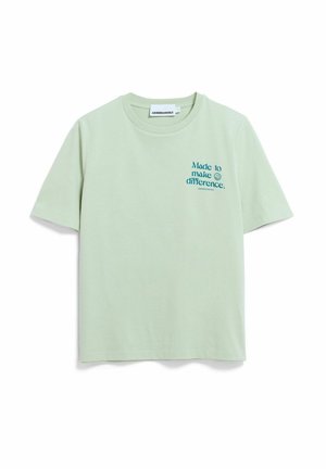 Lichtgroen T-shirt met korte mouwen, ronde halslijn en blauwe tekst "Made to make difference" en een glimlachend gezichtje op de linkerborst.
