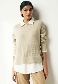 Next Stickad tröja - neutral brown