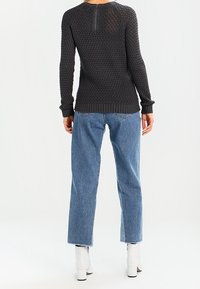 QS Sweter