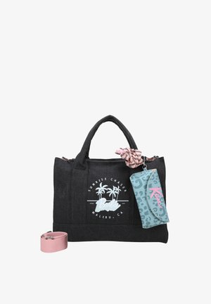 Bolso de tela negro con doble asa, que presenta un gráfico de palmera y el texto "Barbie". Incluye un estuche de estampado de leopardo y una correa rosa.