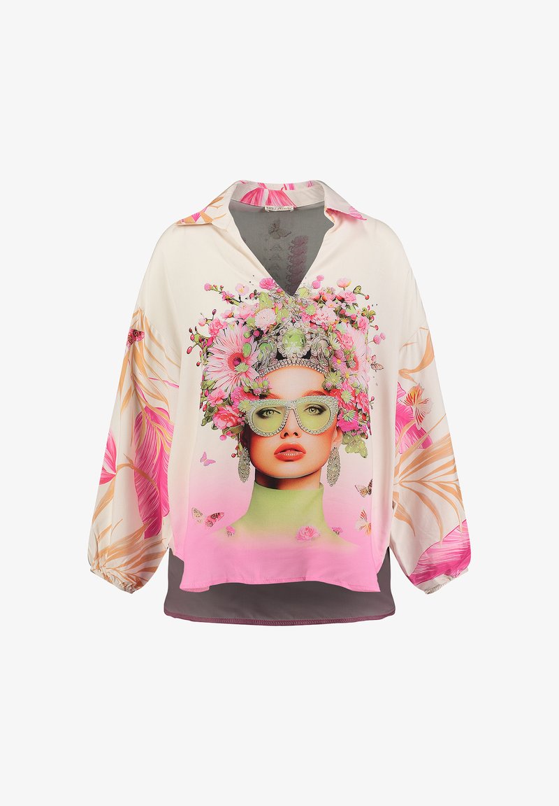 Blusa floral con un estampado artístico de una mujer con una diadema de flores. Hecha de tela ligera, con tonos coloridos de rosa y crema.