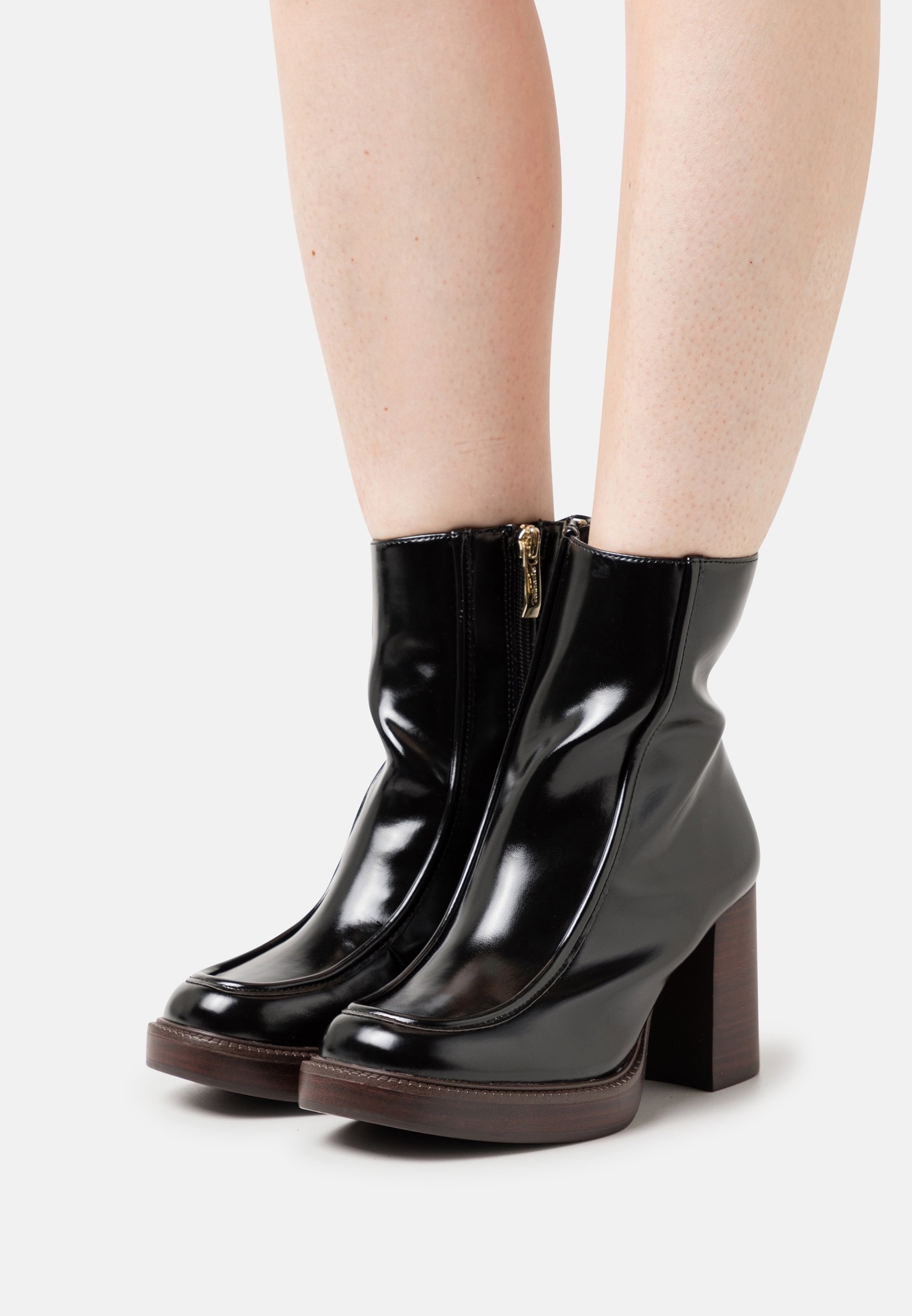 Tamaris High heeled ankle boots black (Pre-owned)