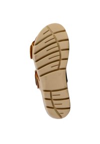 Tan sandal med en beige gummisål, der har et struktureret mønster for bedre greb. Justerbare stropper forbedrer pasformen. Størrelse angivet: 37.