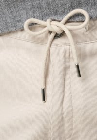 PROFUOMO Tygbyxor - sand