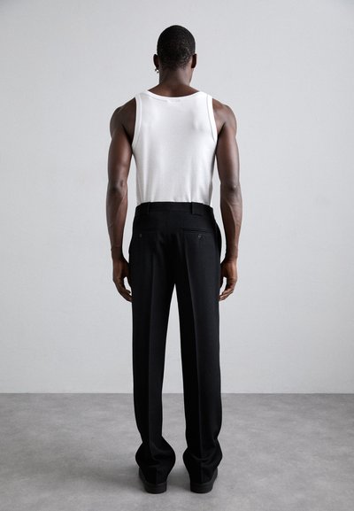 Filippa K RELAXED PLEATED  - Bukse - black