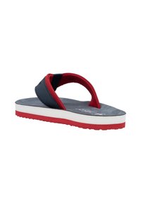Chinelo avec une tige marine et une sangle en mousse rouge, doté d'une semelle intérieure grise texturée et d'une semelle extérieure en caoutchouc rouge. Semelle intermédiaire blanche robuste pour un bon amorti.