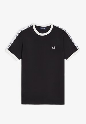 Maglietta nera a maniche corte con collo rotondo bianco e strisce bianche con piccoli loghi di alloro neri lungo spalle e maniche.