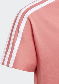 adidas Performance 3 STRIPES ATHLETICS LOOSE - T-shirt con stampa - pink