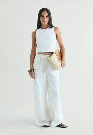 Scalpers, SCALPERS MIRROR EMB PANT - Broek - off white