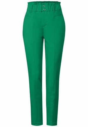 Pantaloni verdi con vita arricciata, dotati di due bottoni, forma slim fit e texture morbida. Nessuna tasca visibile.