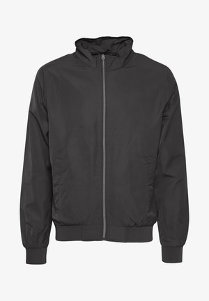 Fekete bomber dzseki cipzáros elülső résszel, magas gallérral, rugalmas mandzsettákkal és alsó szegéllyel. Simább szintetikus anyagból készült, oldal zsebekkel.