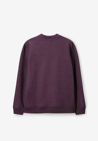 Paarse sweatshirt met lange mouwen, ronde hals en geribde manchetten. Zachte, gestructureerde stof met een effen kleur en geen zichtbare patronen.