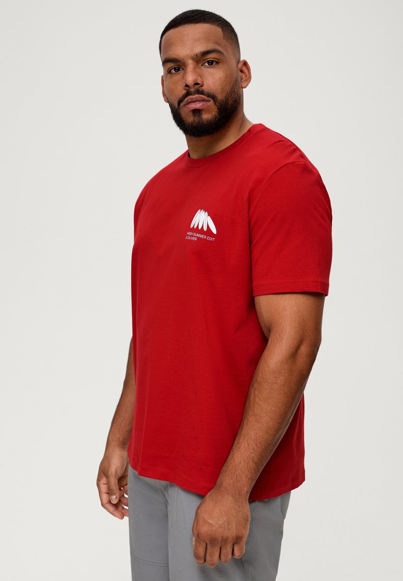 s.Oliver MIT FRONT - T-shirt z nadrukiem