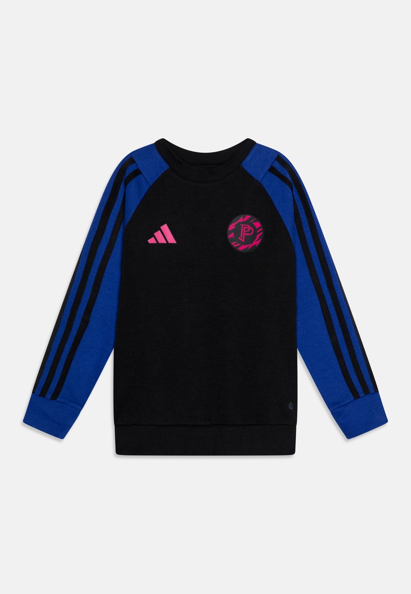 Felpa nera a maniche lunghe con maniche raglan blu, caratterizzata dal logo Adidas rosa e da un design circolare sul petto, con tre strisce nere sulle maniche.