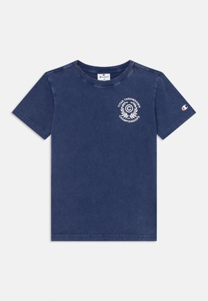 Navyblauwe katoenen T-shirt met ronde hals, korte mouwen en een logo op de voorkant met laurierbladeren en tekst.