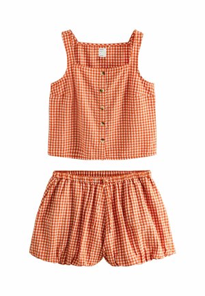 Ärmelloses orange-weiß kariertes Oberteil mit Knopfleiste vorne und passende Shorts mit elastischem Bund.