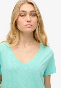 Superdry & Co EMBROIDERED V NECK  - T-shirt basic - fluro mint