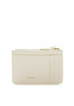 Kompaktowy beżowy skórzany etui na karty z złotym zamkiem błyskawicznym i logo OCHNIK, z trzema przegródkami na karty po bokach.