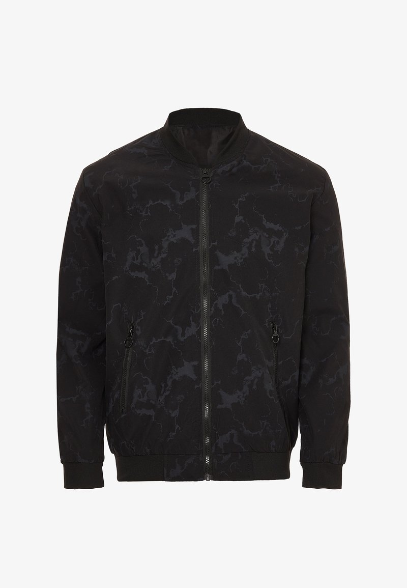 Zwarte bomberjack met een subtiel matte patroon, ritssluiting aan de voorkant, twee zijzakken en geribbelde manchetten en onderkant. Lichtgewicht materiaal, casual ontwerp.