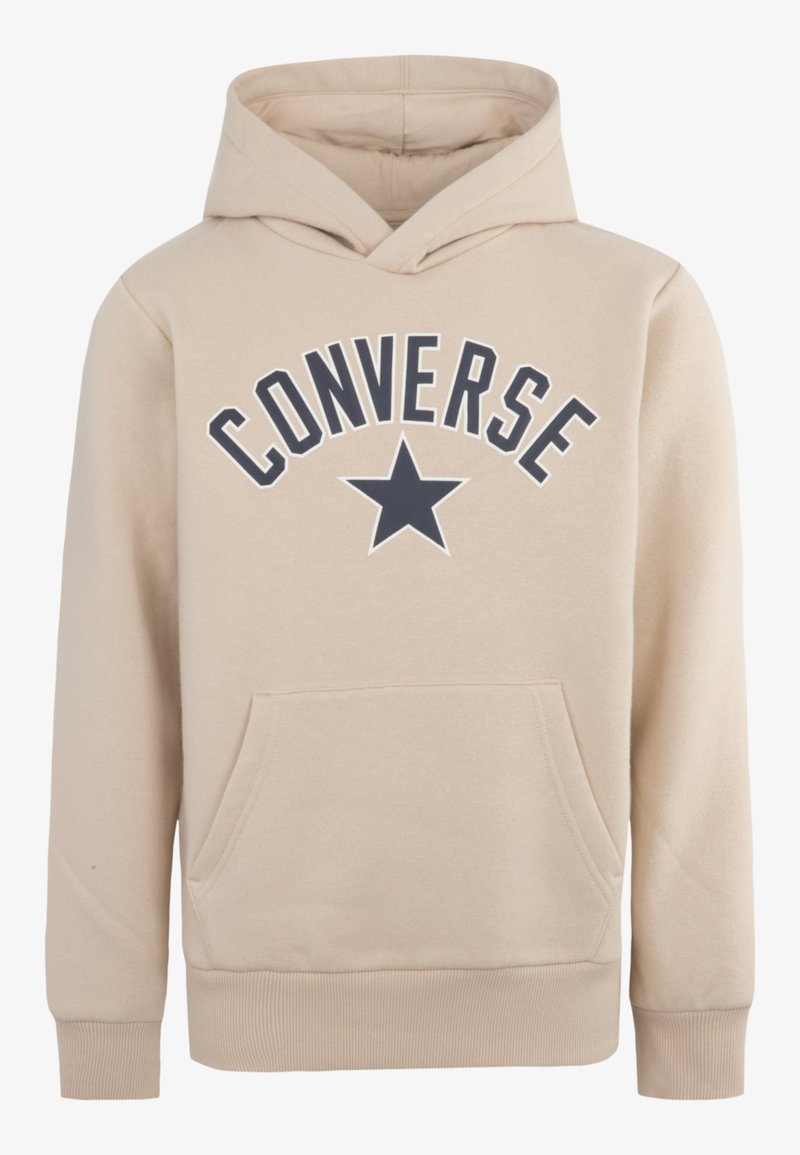 Beige Kapuzensweatshirt aus weichem Stoff, mit einer Vordertasche und einem marineblauen "CONVERSE"-Logo mit einem Stern darunter.