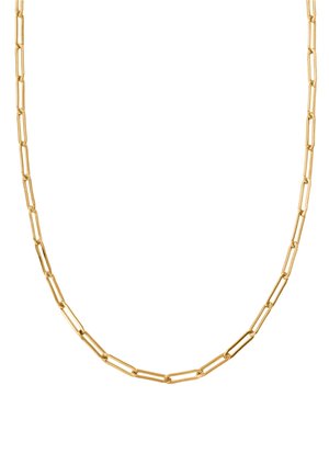 Collar de cadena de oro con eslabones rectangulares alargados, colgando sobre un fondo blanco.